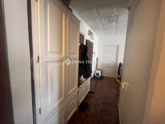 Eladó panellakás, Pécsett 40.9 M Ft, 2 szobás