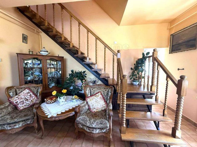 Eladó családi ház, Móron 138 M Ft, 6+2 szobás