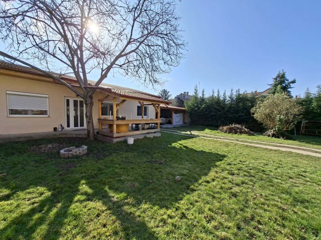 Eladó családi ház, Budapesten, XV. kerületben 159.9 M Ft