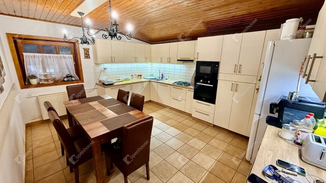 Eladó családi ház, Pilisen 90 M Ft, 5 szobás