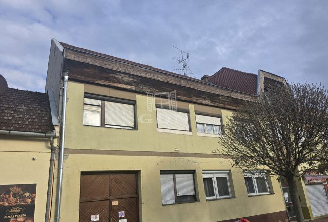 Eladó téglalakás, Bácsalmáson 38 M Ft, 4 szobás