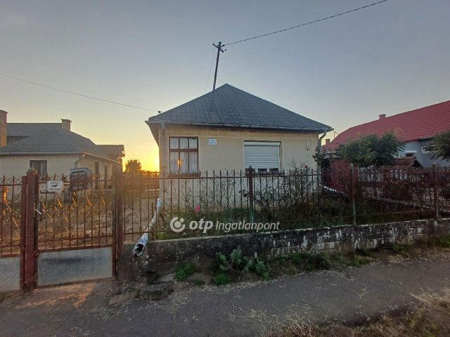 Eladó családi ház, Érpatakon 8 M Ft, 2 szobás