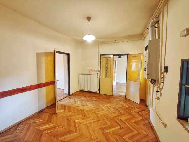 Eladó ikerház, Szegeden 37.6 M Ft, 3+1 szobás