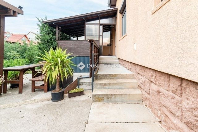 Eladó családi ház, Budapesten, XVIII. kerületben 104.9 M Ft