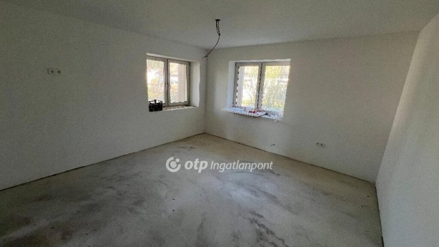 Eladó családi ház, Tiszakeszin 14 M Ft, 2 szobás