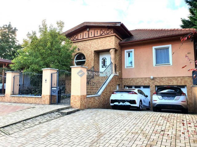 Eladó családi ház, Kecskeméten, Hínár utcában 245 M Ft