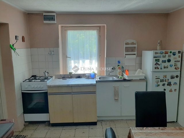 Eladó családi ház, Kecskeméten 22.7 M Ft, 2 szobás