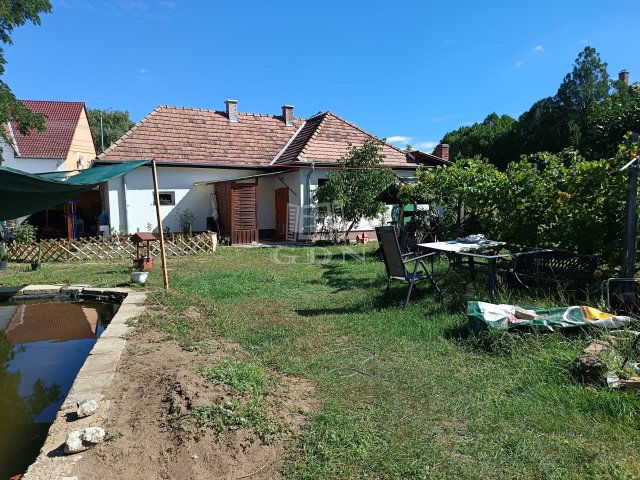 Eladó családi ház, Veresegyházon 66.9 M Ft, 3 szobás