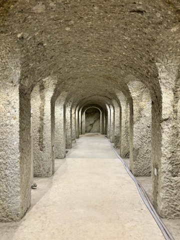 Eladó ipari ingatlan, Szomolyán 150 M Ft / költözzbe.hu