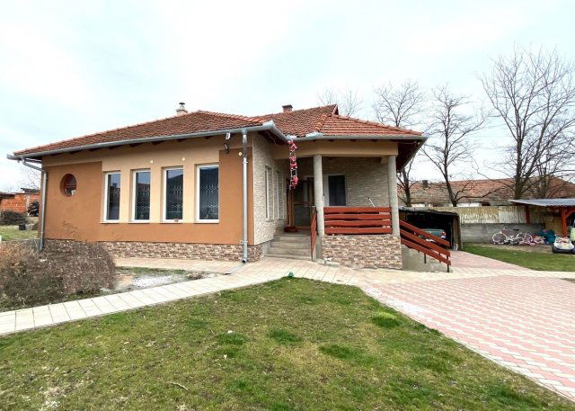 Eladó családi ház, Kiskunhalason 68 M Ft, 2 szobás