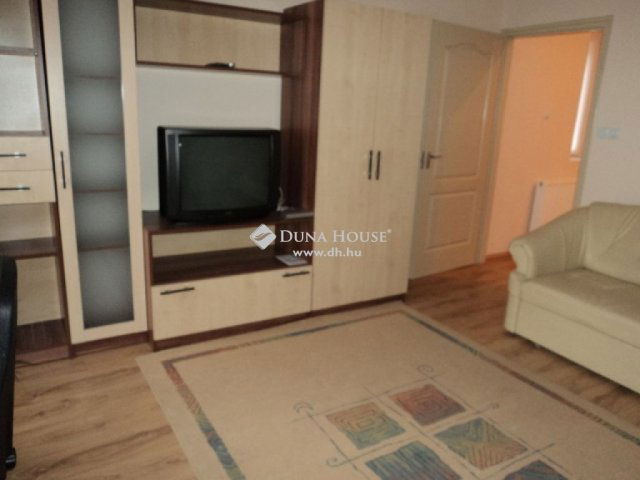 Kiadó téglalakás, albérlet, Pécsett 160 E Ft / hó, 2 szobás
