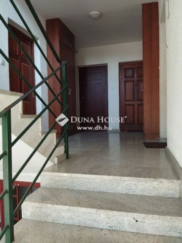 Eladó téglalakás, Vácon 72.5 M Ft, 1+2 szobás