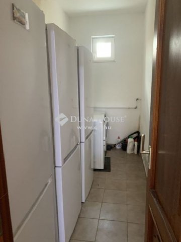 Eladó családi ház, Vecsésen 299.9 M Ft, 1 szobás
