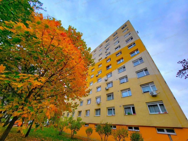 Eladó panellakás, Győrött 54.9 M Ft, 3 szobás