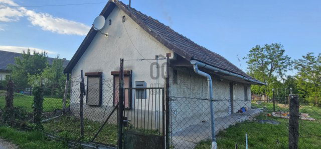 Eladó nyaraló, Mezőkomáromban 7.3 M Ft, 2 szobás