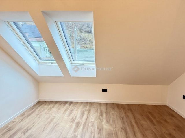 Eladó téglalakás, Pécsett 69.9 M Ft, 2 szobás