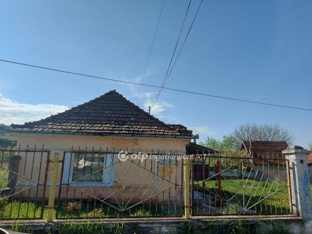 Eladó családi ház, Izsófalván 9.8 M Ft, 2 szobás