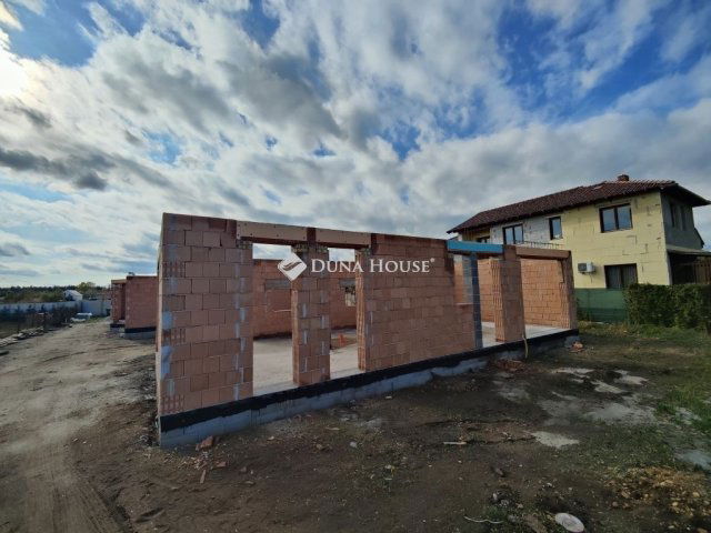 Eladó ikerház, Budapesten, XVIII. kerületben 139.9 M Ft, 4 szobás