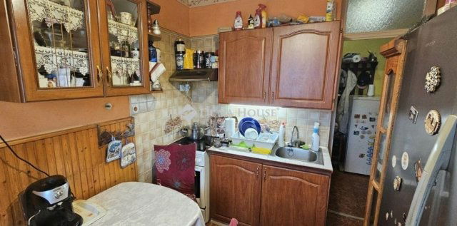 Eladó panellakás, Pécsett 44.99 M Ft, 3 szobás