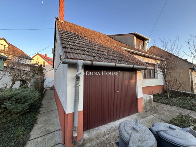 Eladó családi ház, Baján 52.99 M Ft, 5 szobás