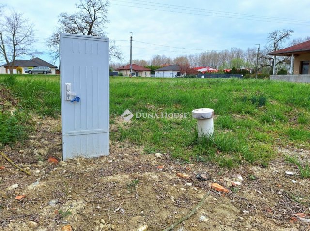 Eladó telek, Győrzámolyon 43.5 M Ft / költözzbe.hu