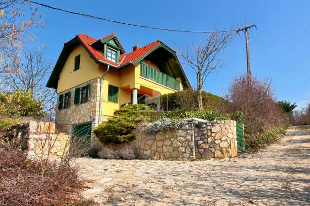 Eladó nyaraló, Mencshelyen 86.5 M Ft, 4 szobás