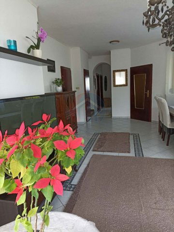 Eladó ikerház, Sopronban 121.9 M Ft, 6 szobás