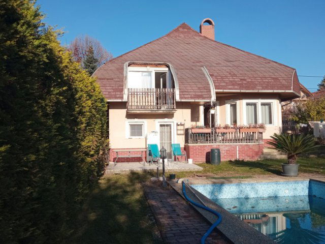 Eladó családi ház, Csömörön, Szőlő utcában 170 M Ft