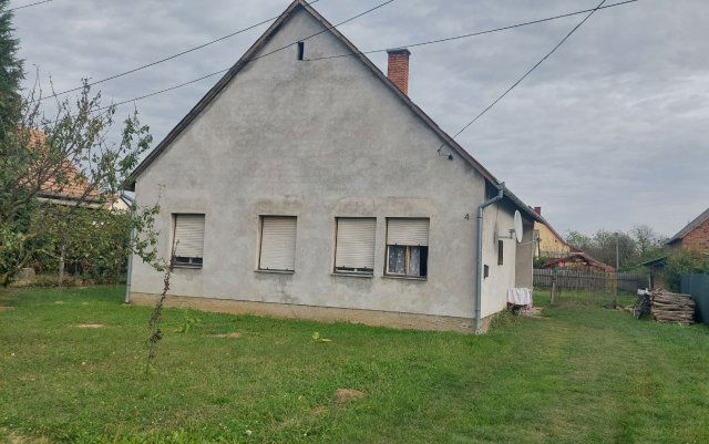Eladó családi ház, Sásdon 16.9 M Ft, 4 szobás