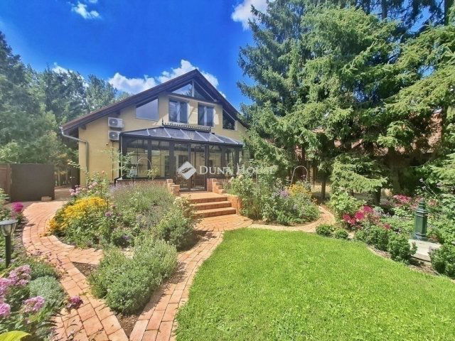 Eladó családi ház, Gödöllőn 129.99 M Ft, 5 szobás