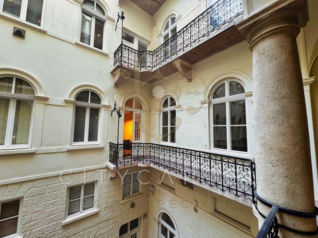 Eladó téglalakás, Budapesten, VI. kerületben 125 M Ft, 3 szobás