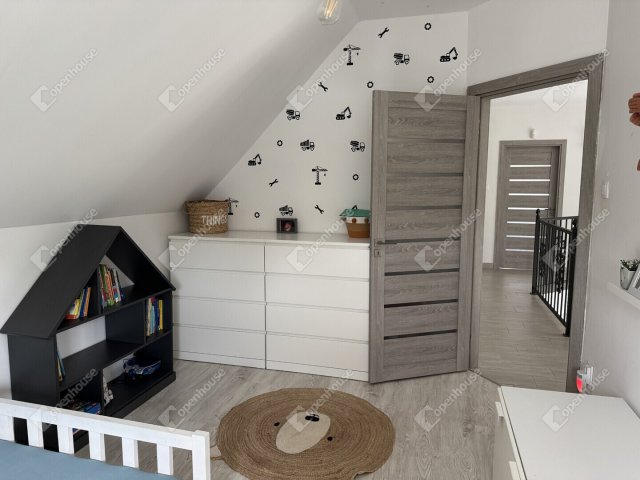 Eladó családi ház, Bocskaikerten 122.9 M Ft, 3 szobás