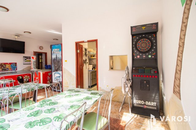 Eladó üzlethelyiség, Borgátán 98 M Ft, 1 szobás