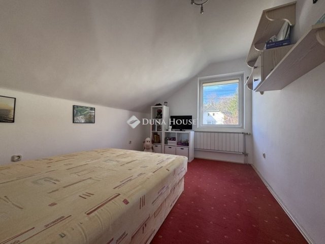 Eladó családi ház, Pécsett 154 M Ft, 5 szobás