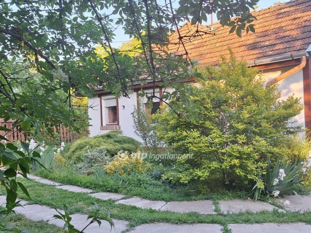 Eladó családi ház, Békésen 26.9 M Ft, 2 szobás