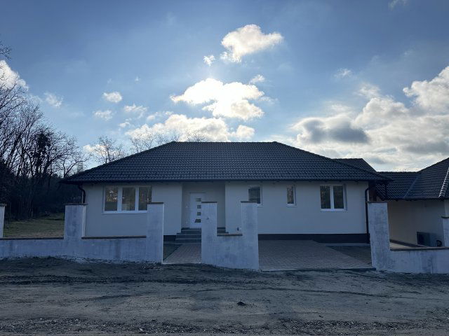 Eladó ikerház, Gödöllőn 114.99 M Ft, 3 szobás