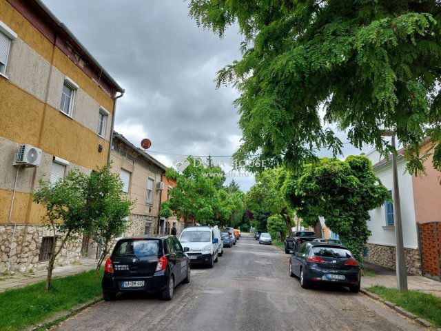 Eladó családi ház, Pécsett 75.9 M Ft, 4 szobás