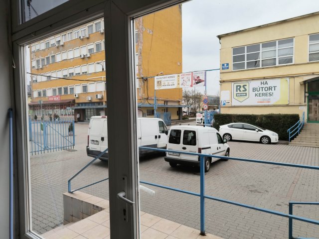 Kiadó üzlethelyiség, XVIII. kerületben, Gyömrői úton