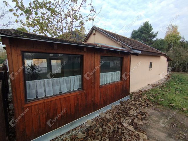 Eladó családi ház, Győrött 29.9 M Ft, 1 szobás