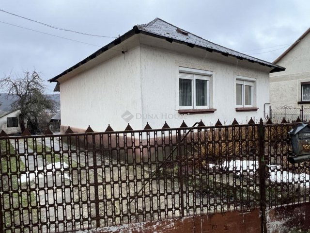 Eladó családi ház, Bakonycsernyén 48 M Ft, 3 szobás