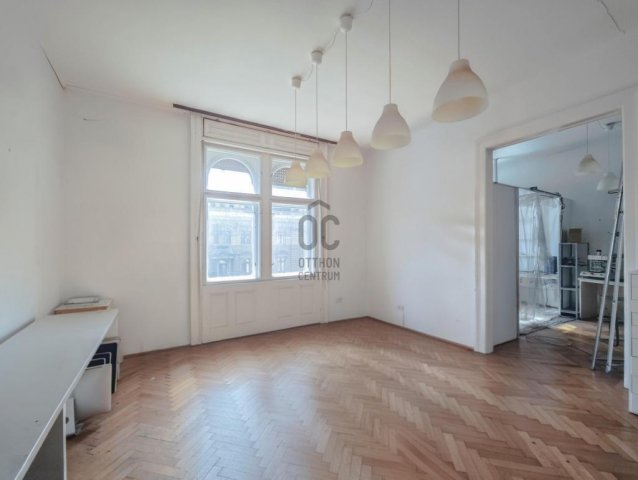 Eladó téglalakás, Budapesten, VI. kerületben 155 M Ft, 2 szobás