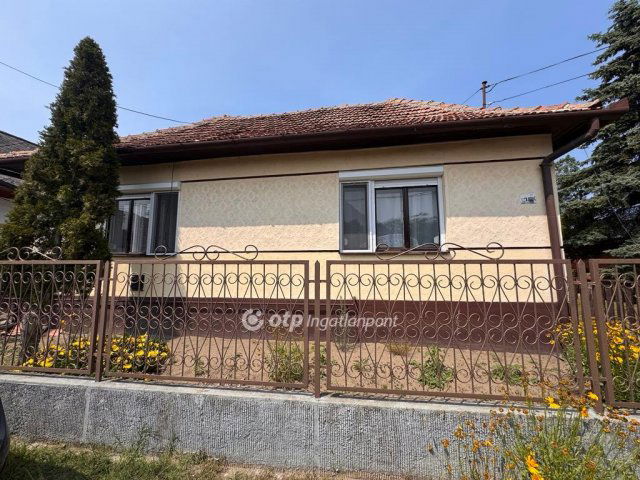 Eladó családi ház, Hosszúpályin 29.999 M Ft, 3 szobás