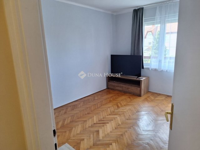 Eladó téglalakás, Sárváron 61.5 M Ft, 4 szobás