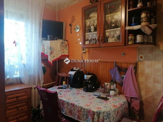 Eladó panellakás, Pécsett 45.99 M Ft, 3 szobás