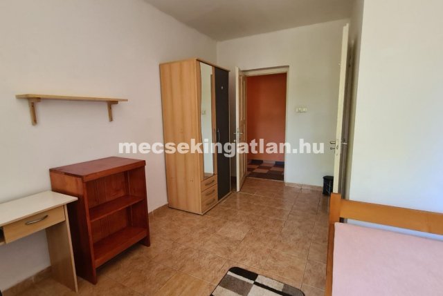 Kiadó téglalakás, albérlet, Pécsett 70 E Ft / hó, 1 szobás