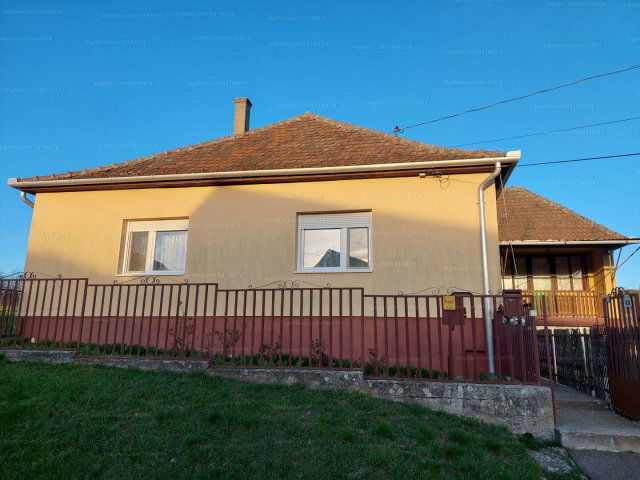 Eladó családi ház, Ecsegen 30 M Ft, 2+1 szobás