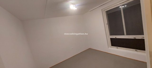 Kiadó panellakás, albérlet, Pécsett 130 E Ft / hó, 2 szobás