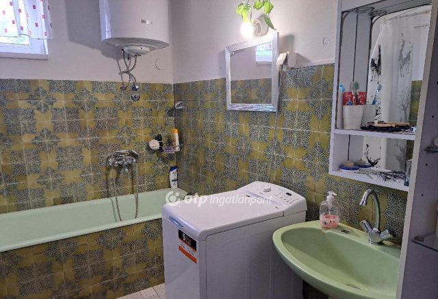 Eladó családi ház, Bicskén 99 M Ft, 3 szobás