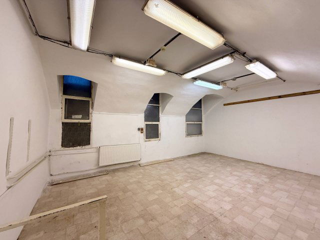 Eladó üzlethelyiség, Budapesten, VI. kerületben 205 M Ft