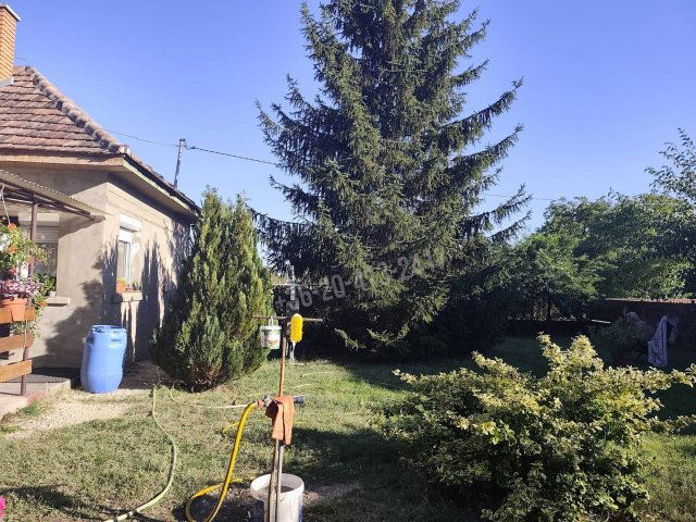 Eladó családi ház, Pusztavacson 32.9 M Ft, 2 szobás